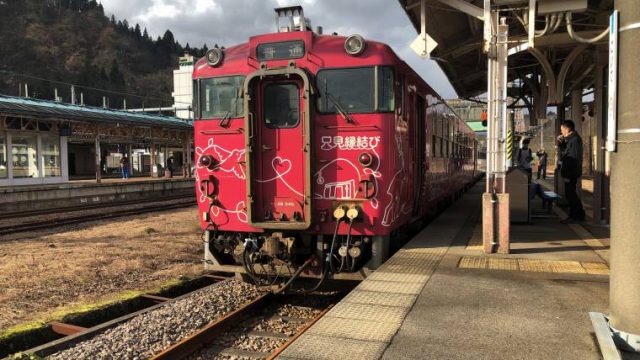 小出駅発の只見線縁結び号