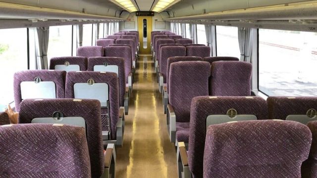 651系普通列車の車内