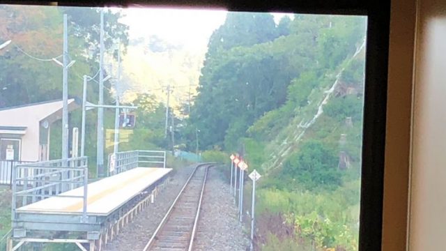 両石駅に到着した三陸鉄道リアス線