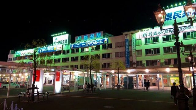 夜の新潟駅