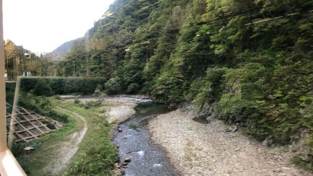 田沢湖駅通過後の車窓