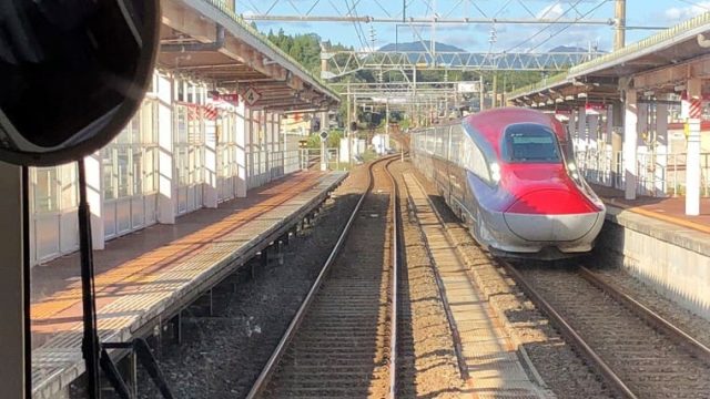 秋田新幹線との列車交換