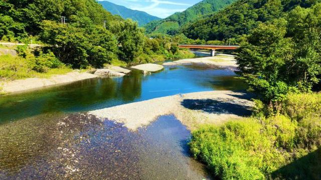 山田線の車窓から見える閉伊川