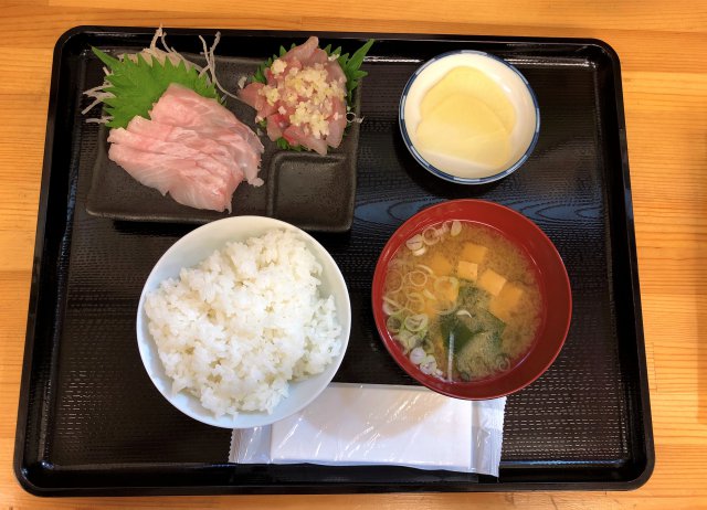 食堂 都成の刺身定食