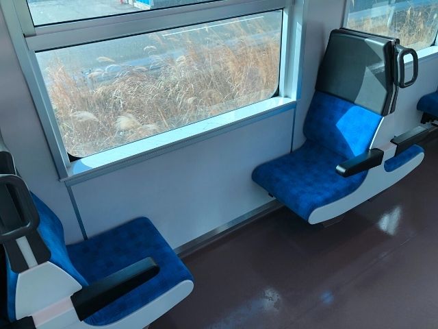 五能線GV-E400系の2人掛けボックスシート