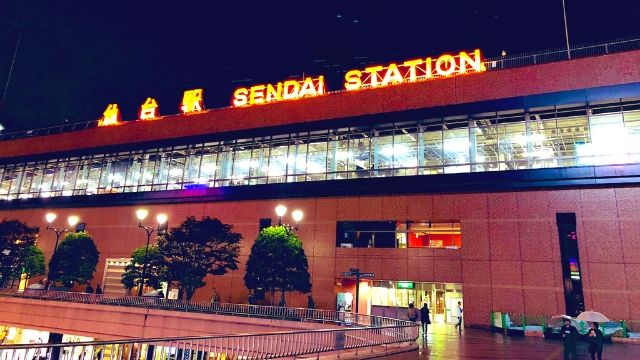 夜の仙台駅前