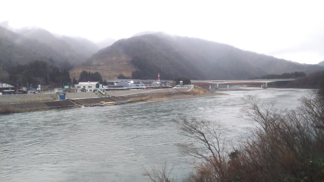 車窓から見える早出川