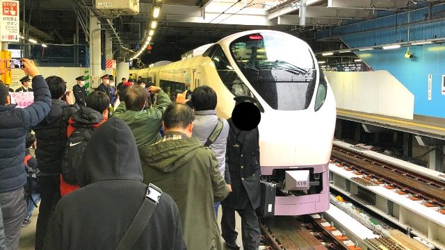 品川駅に停車中のひたち