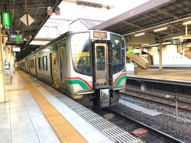 仙台駅に停車中の仙山線