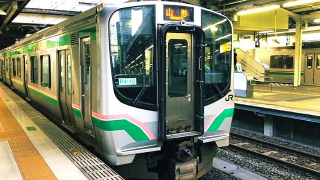 仙台駅に停車中の仙山線