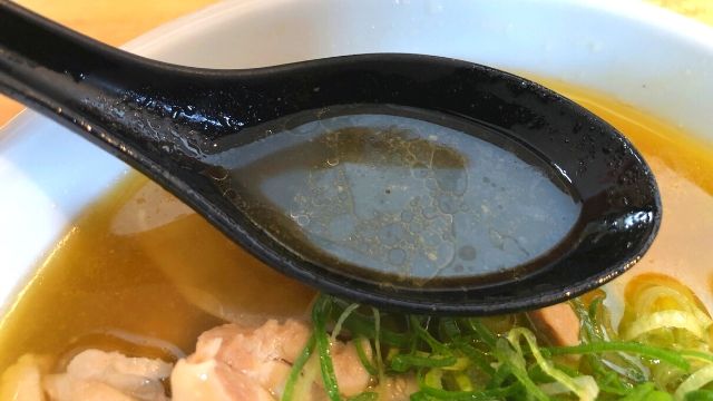 金の鳥中華のスープ