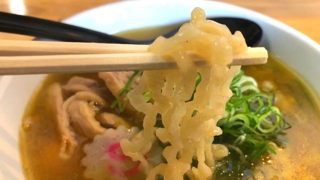 金の鳥中華の麺