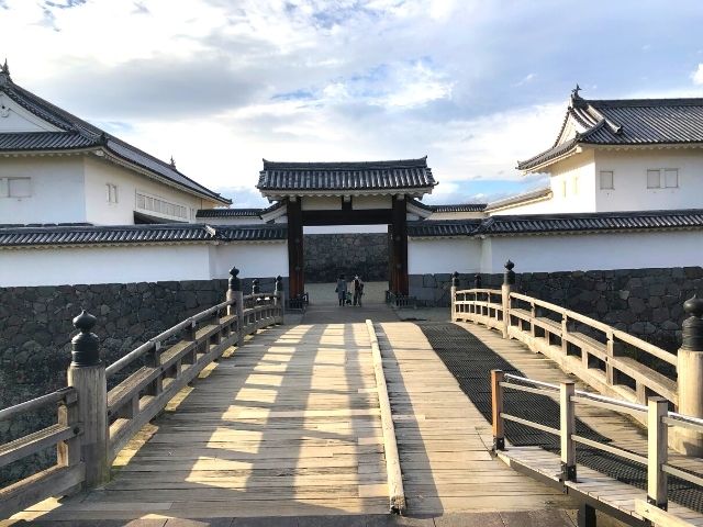 霞城公園の入口