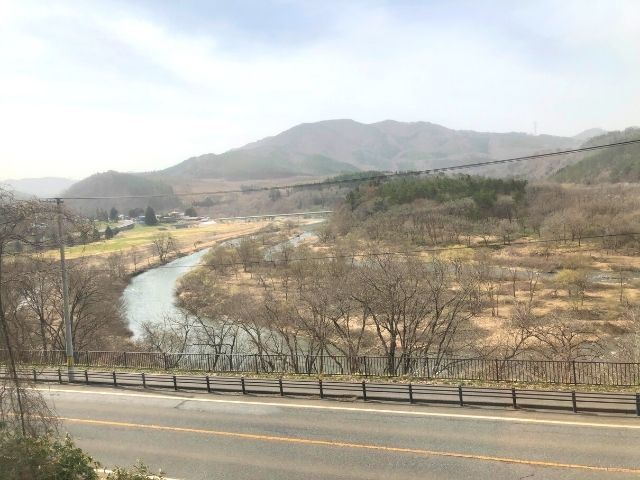 遠野駅付近の快速はまゆりの車窓