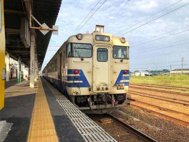 東能代駅に停車中の五能線