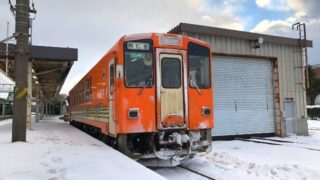 鷹巣駅に停車中の秋田内陸線