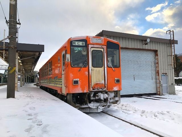 鷹巣駅に停車中の秋田内陸線