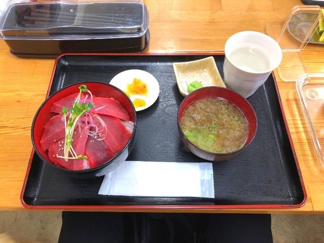 小松鮪専門店の赤身丼