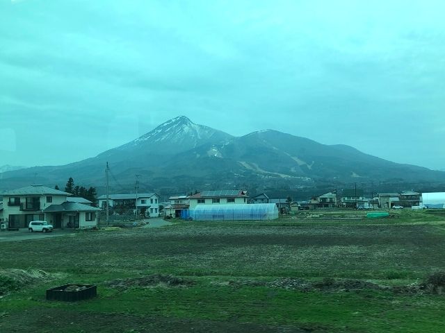 車窓から見える磐梯山