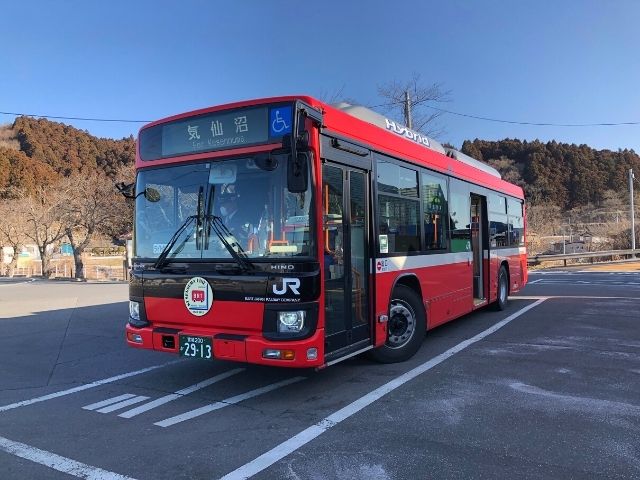 柳津駅に停車中の気仙沼線BRT