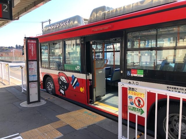 気仙沼駅に停車中の大船渡線BRT
