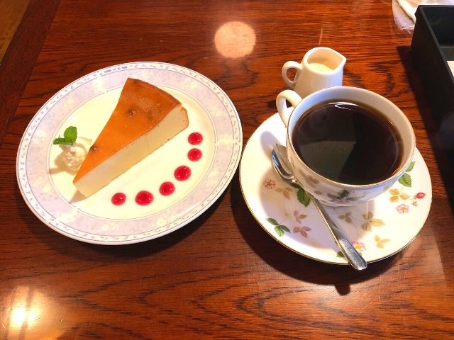 オリジナルブレンドコーヒーとベイクドチーズケーキのセット