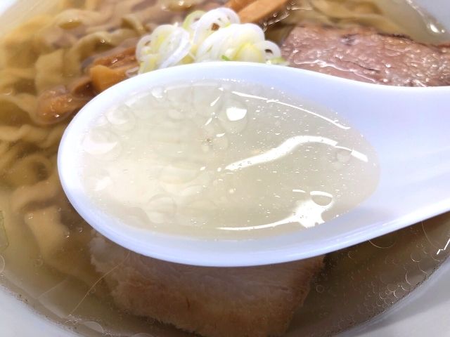 会津山塩ラーメンのスープ