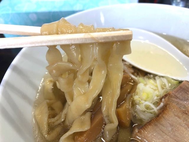 会津山塩ラーメンの麺