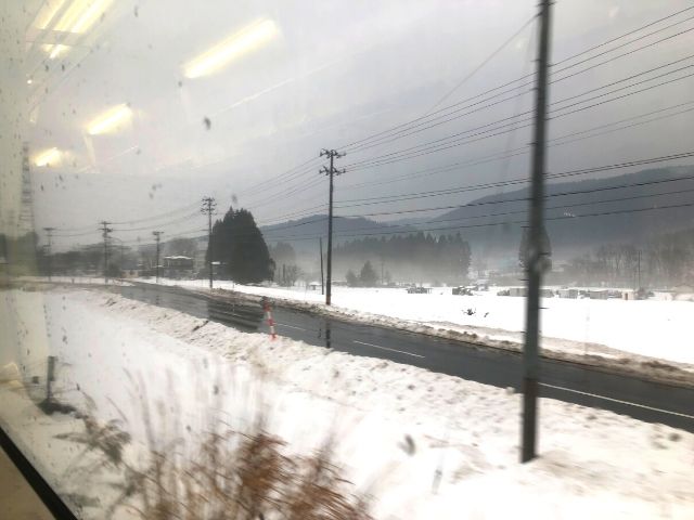 大滝温泉駅出発後の花輪線の車窓