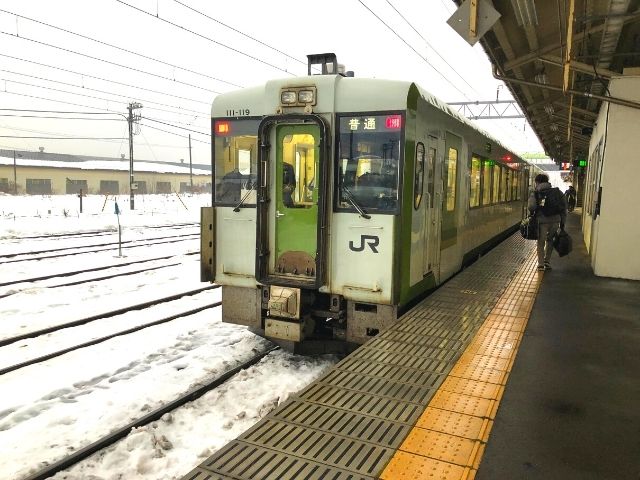 大館駅に到着した花輪線