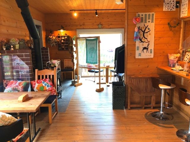 カフェペルシッカの店内