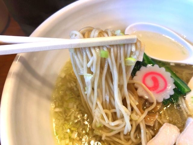 塩鶏中華そばの麺