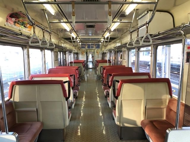 719系の車内