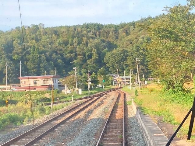 後面展望から眺める上米内駅