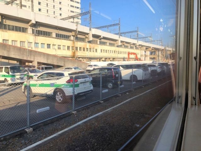 福島駅を出発した奥羽本線の車窓