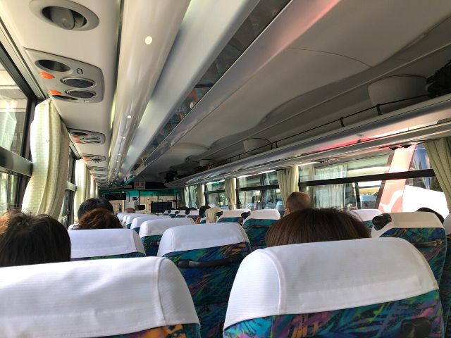 仙台駅発のシャトルバスの車内