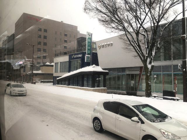 青森駅前を出発