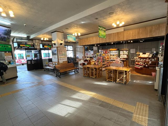 遠野駅の駅舎内