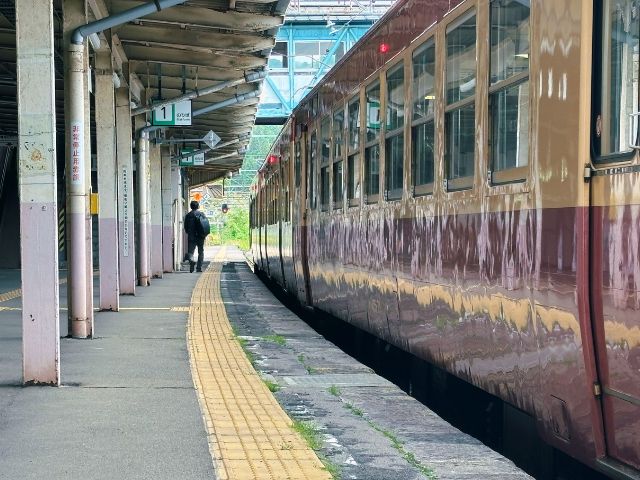 妙高高原駅に停車中の観光急行
