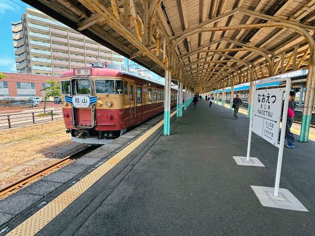 直江津駅に到着した観光急行