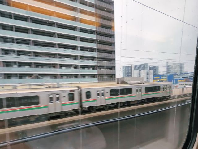 仙台駅を出発し在来線と並走