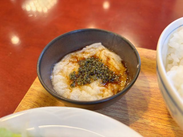 とろろのとんぶり添え