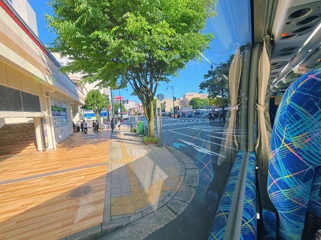 万代シティバスセンターを出発