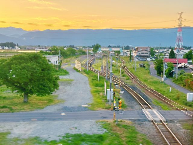 今泉駅付近を通過