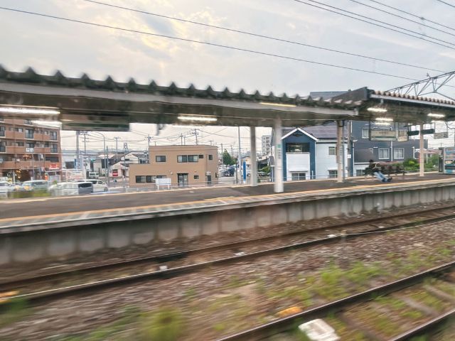 岩切駅を通過