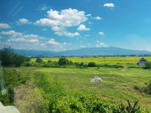 会津の市街地が少しずつ見え始める