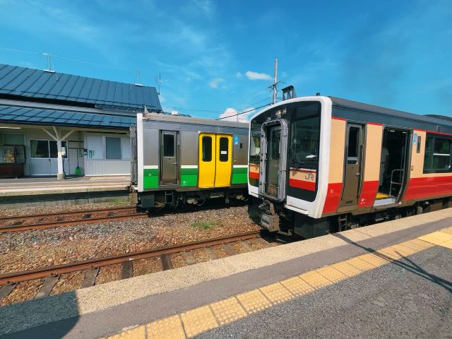 会津若松行きの列車と行き違い