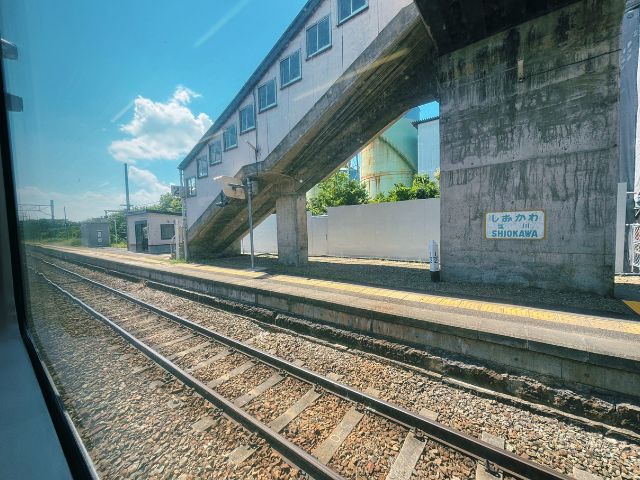 塩川駅に到着