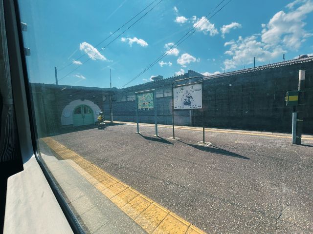 津川駅に到着