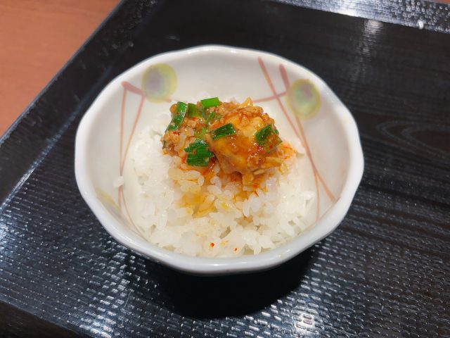 ごはんに麻婆豆腐をかけて
